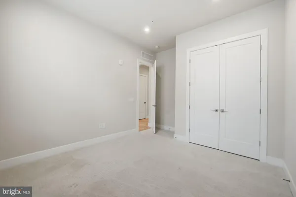 $914,999 | 22171 Springside Terrace, Unit 300, Ashburn, VA 20148