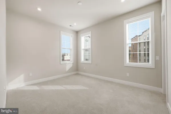 $914,999 | 22171 Springside Terrace, Unit 300, Ashburn, VA 20148
