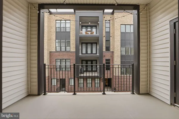 $914,999 | 22171 Springside Terrace, Unit 300, Ashburn, VA 20148