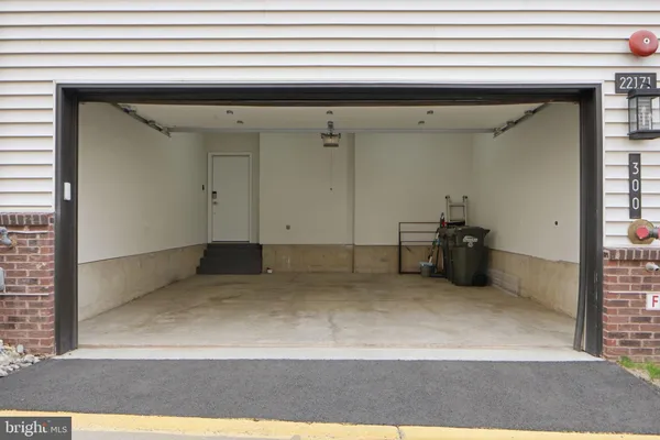 $914,999 | 22171 Springside Terrace, Unit 300, Ashburn, VA 20148