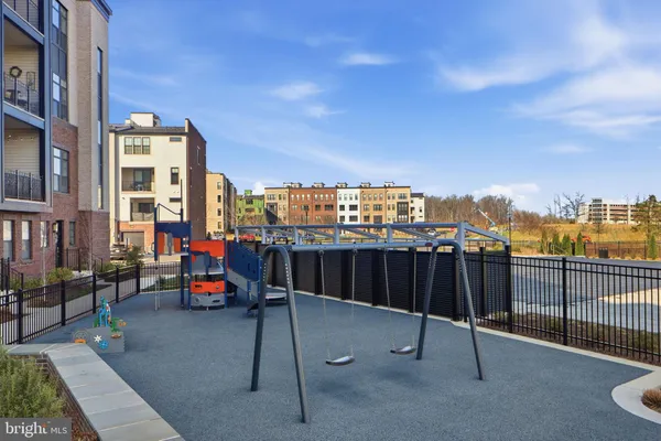 $914,999 | 22171 Springside Terrace, Unit 300, Ashburn, VA 20148