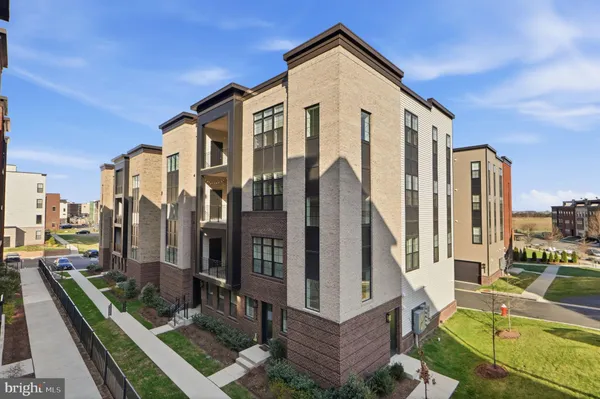 $914,999 | 22171 Springside Terrace, Unit 300, Ashburn, VA 20148