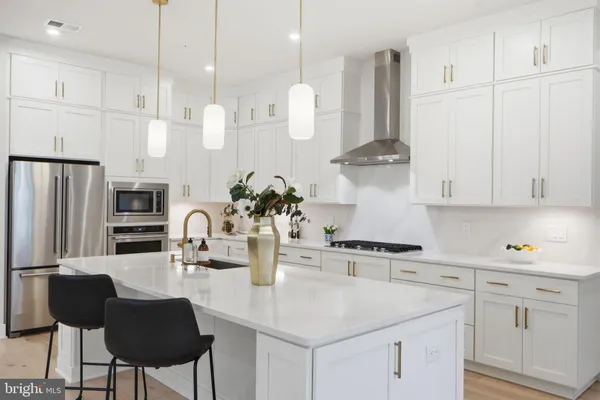 $914,999 | 22171 Springside Terrace, Unit 300, Ashburn, VA 20148
