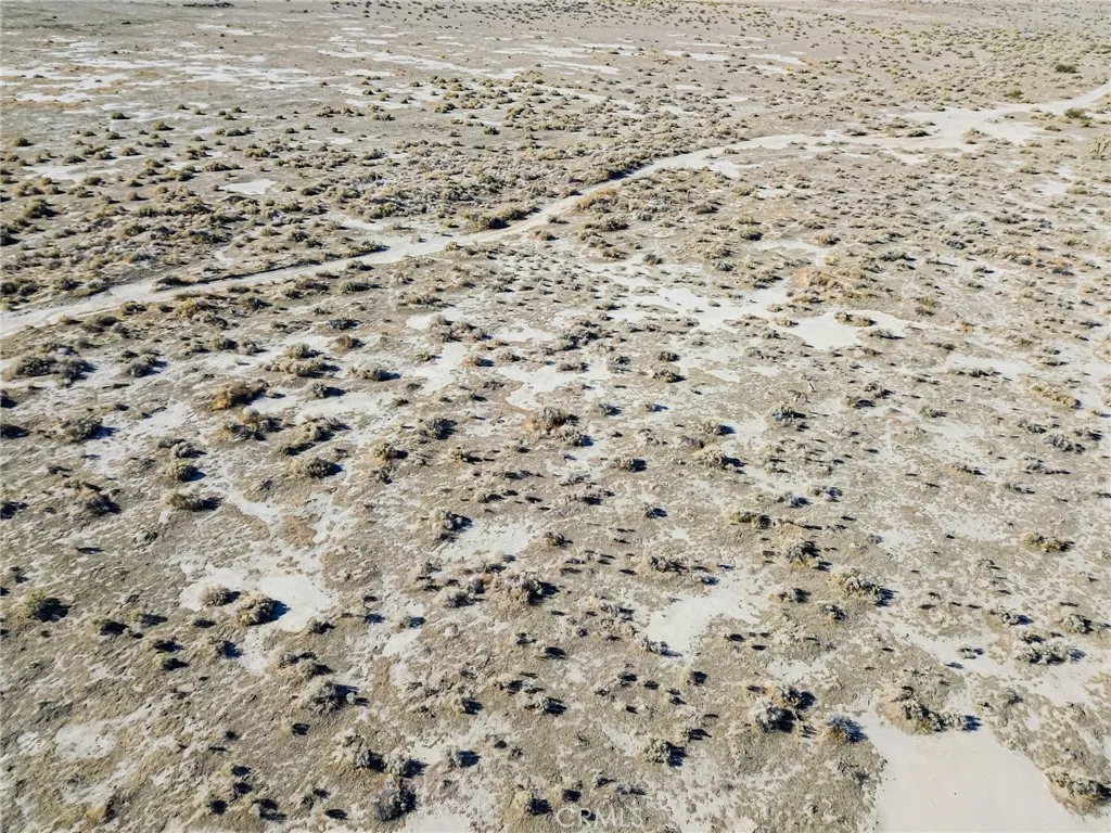 125 Lancaster Street East Lancaster, CA 93535 - Photo 32 of 43 a bathroom with a shower