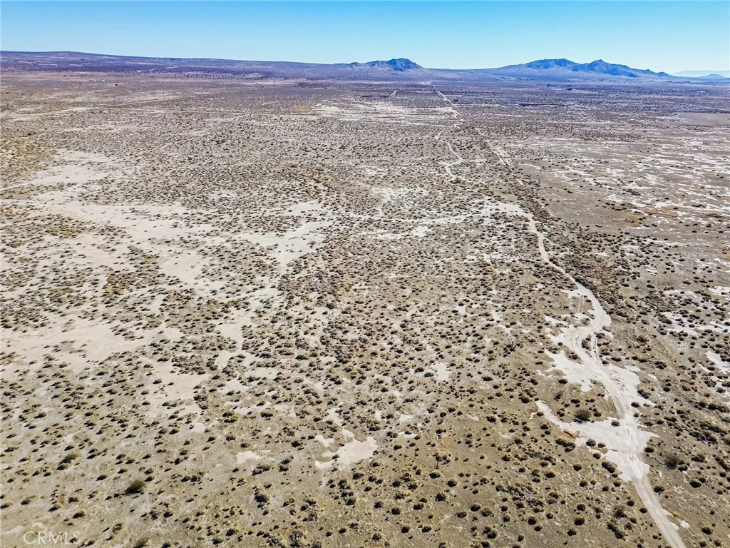 125 Lancaster Street East Lancaster, CA 93535 - Photo 4 of 43