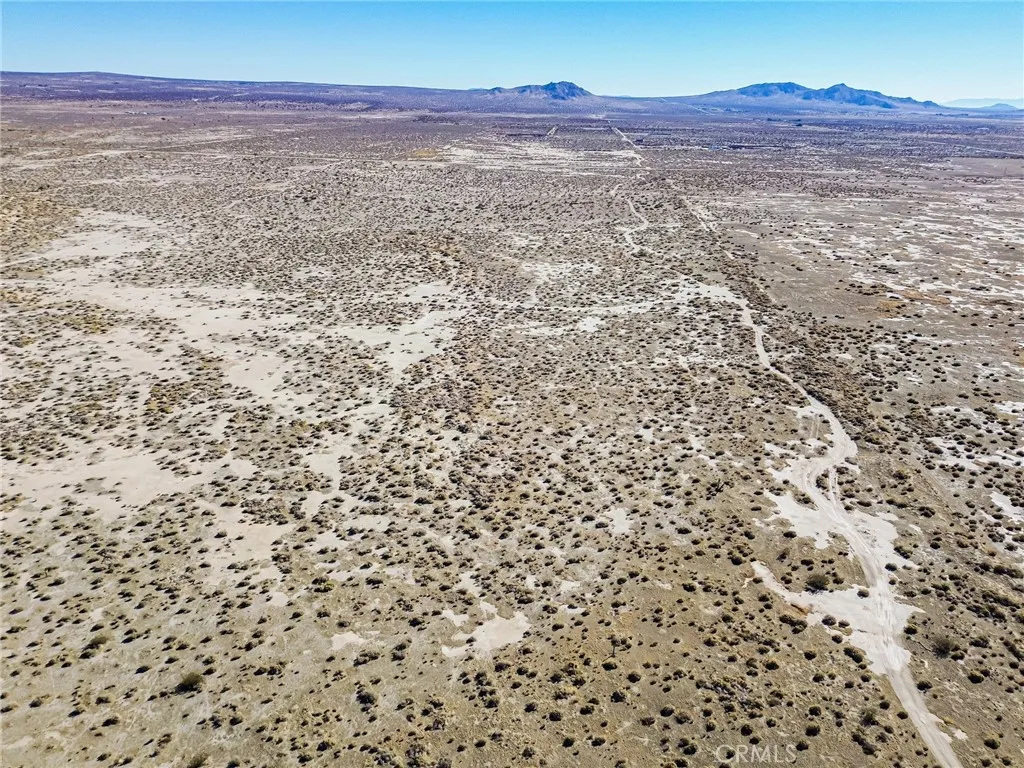 125 Lancaster Street East Lancaster, CA 93535 - Photo 4 of 43 a view of a with outside space