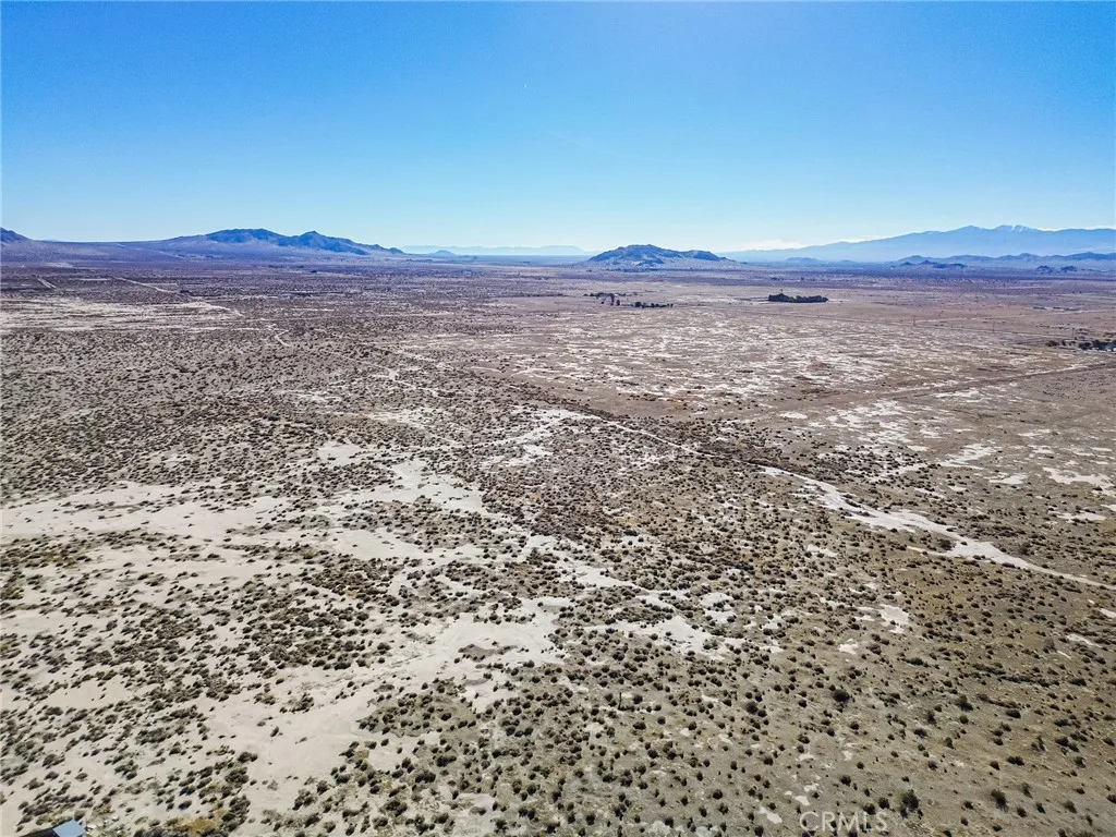 125 Lancaster Street East Lancaster, CA 93535 - Photo 6 of 43 a view of a large mountain with a mountain in the background