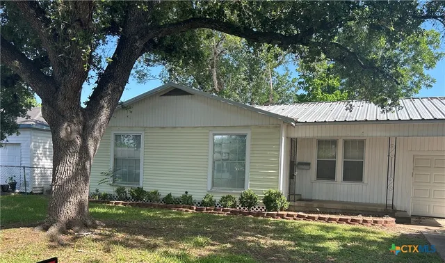 $1,250 | 1805 East Guadalupe Street, Victoria, TX 77901
