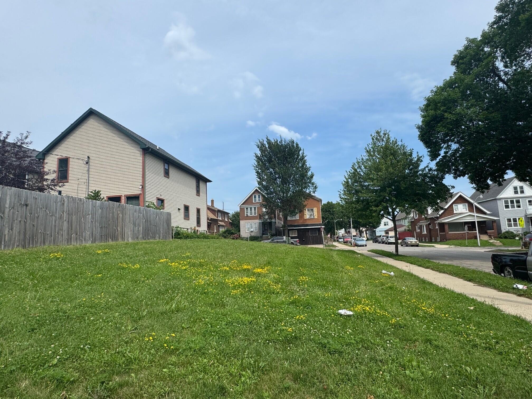 2361 South 10th Street Milwaukee, WI 53215 - Photo 2 of 3 2361 S 10th St 2