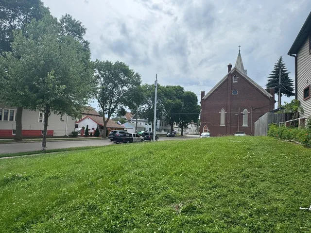 $8,500 | 2361 South 10th Street, Milwaukee, WI 53215