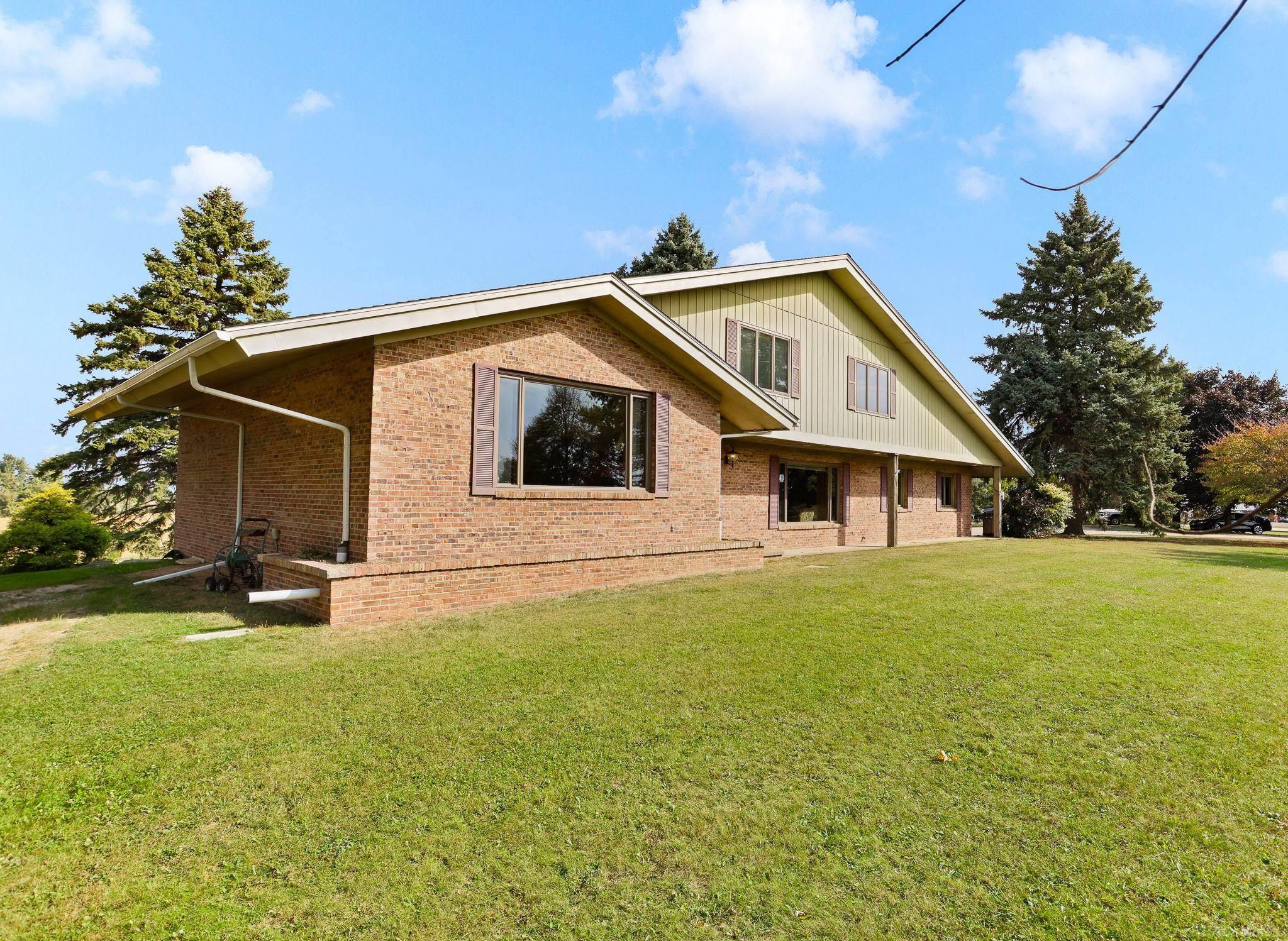 160 West Deckerville Road Caro, MI 48723 - Photo 4 of 62 50159027-0afd6a8d-bd53-48bc-a32b-39128b78677d.JPG