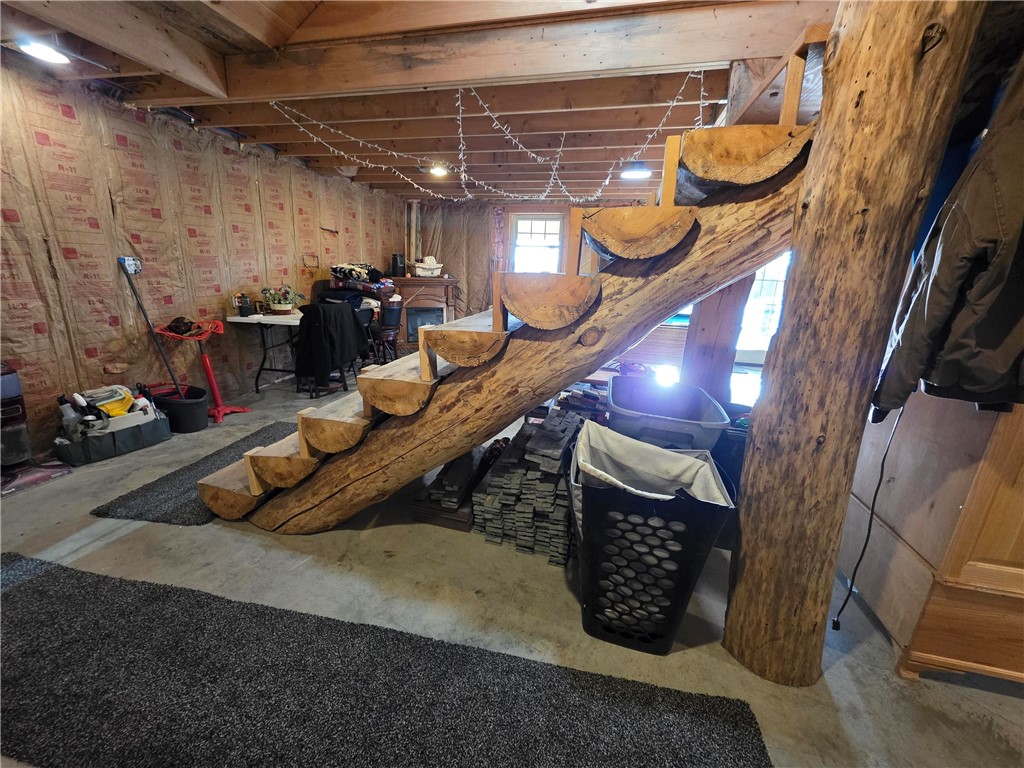 475 Kelly Hill Road Orange, NY 14815 - Photo 21 of 50 Custom Log Staircase