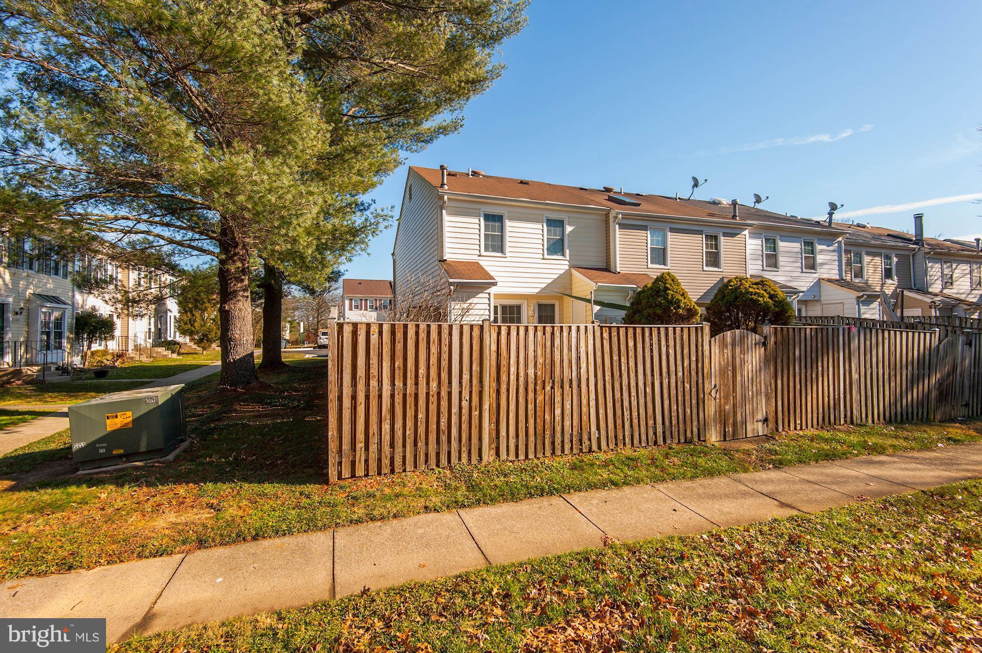 8090 Barcarole Court Springfield, VA 22153 - Photo 4 of 48