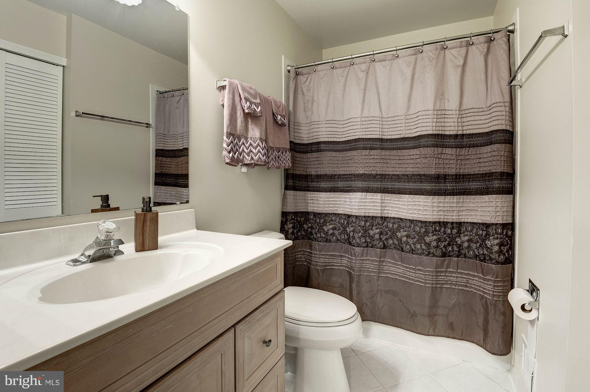 8090 Barcarole Court Springfield, VA 22153 - Photo 34 of 48 Hallbath