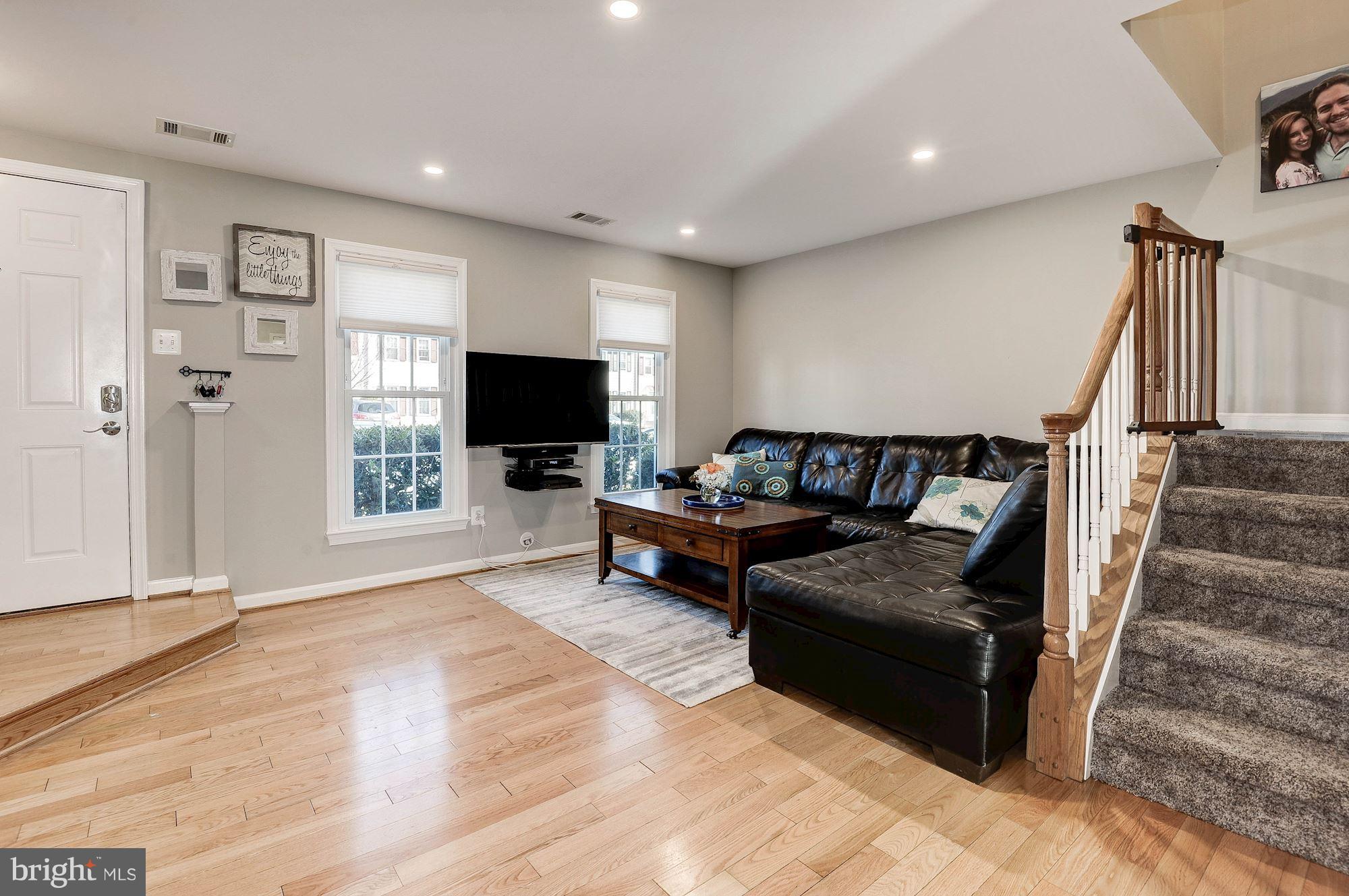 8090 Barcarole Court Springfield, VA 22153 - Photo 10 of 48 Gleaming hardwoods