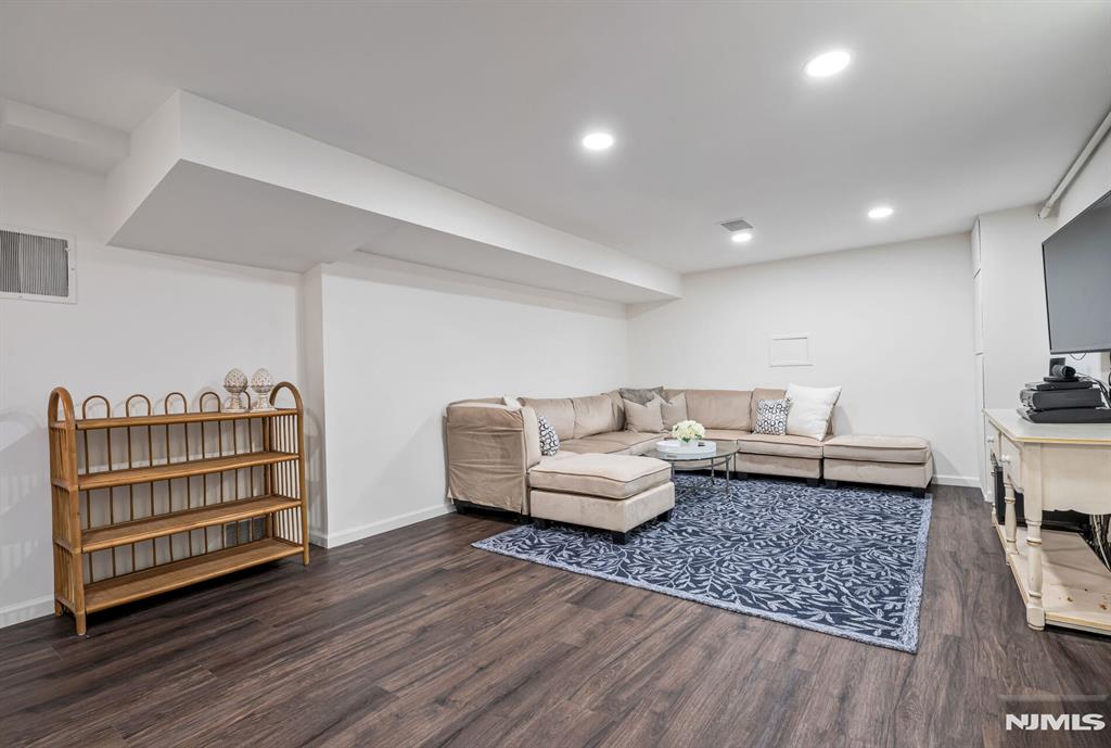 101 Ardmore Road Ho-Ho-Kus, NJ 07423 - Photo 28 of 35
