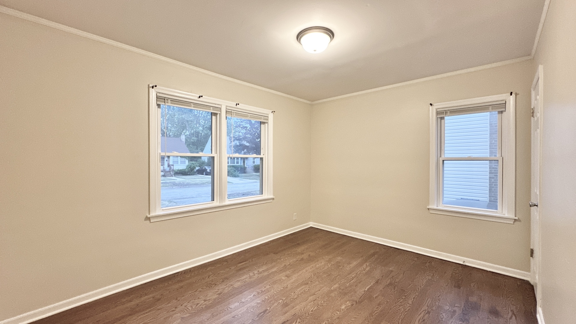 21209 Oak Street Matteson, IL 60443 - Photo 6 of 18 an empty room with wooden floor and windows