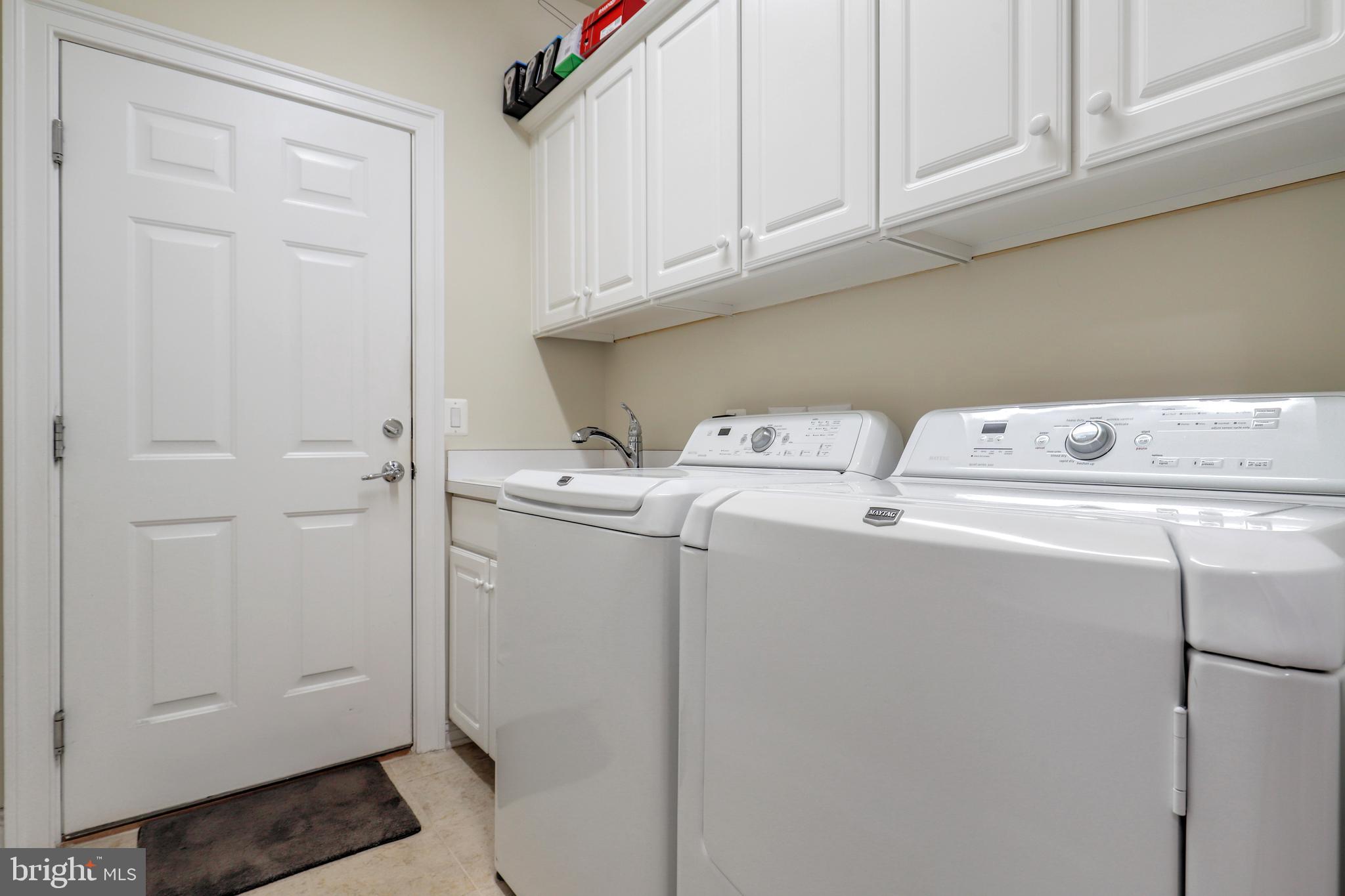 44268 Panther Ridge Drive Ashburn, VA 20147 - Photo 27 of 32 a utility room with dryer and washer