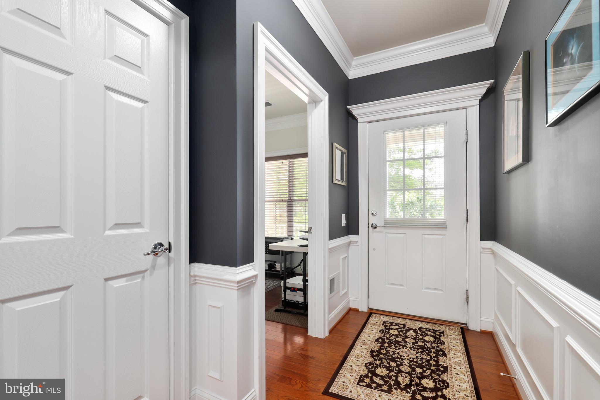 44268 Panther Ridge Drive Ashburn, VA 20147 - Photo 5 of 32 a bathroom with a sink and a window