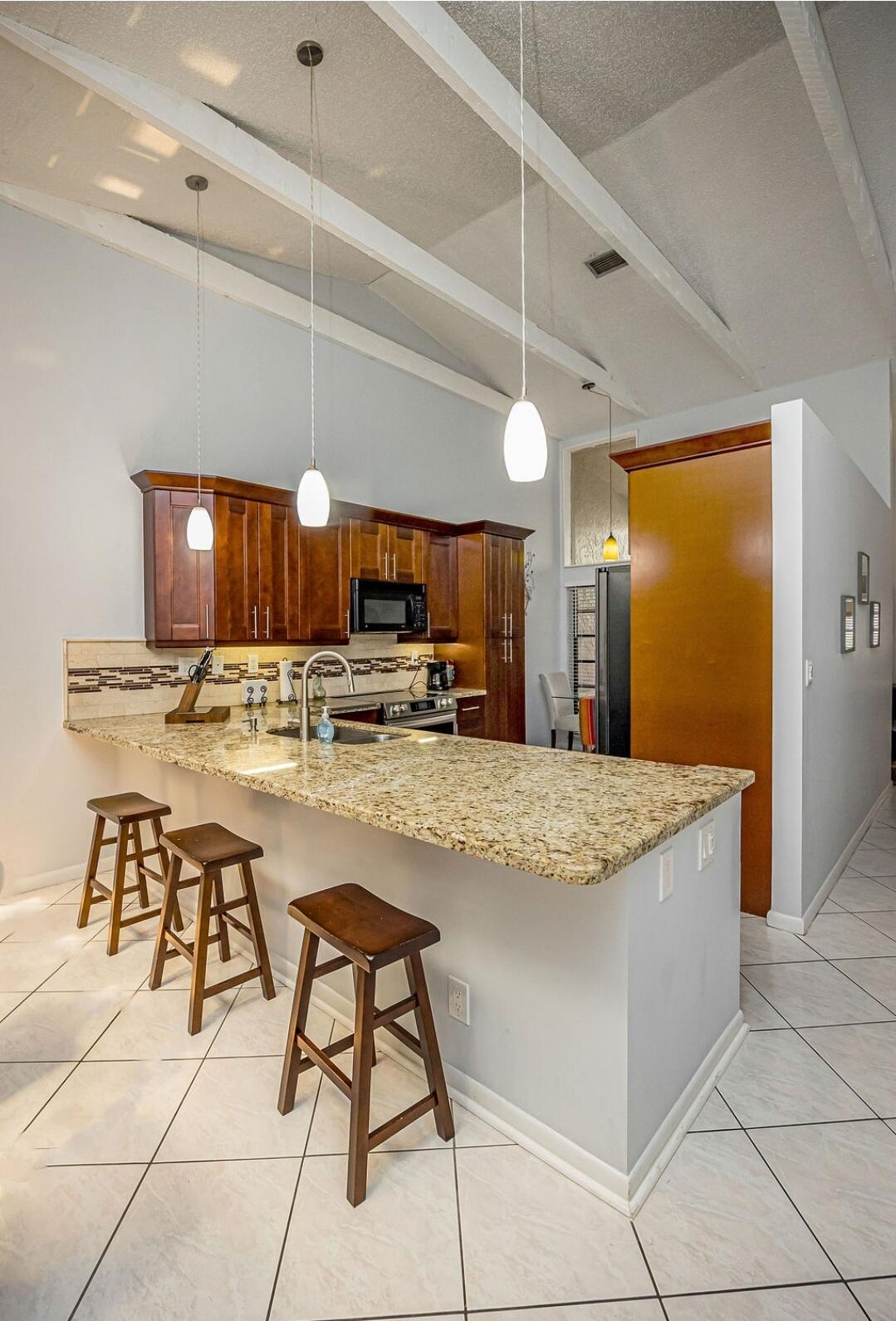 22724 Vistawood Way Boca Raton, FL 33428 - Photo 4 of 33 99328