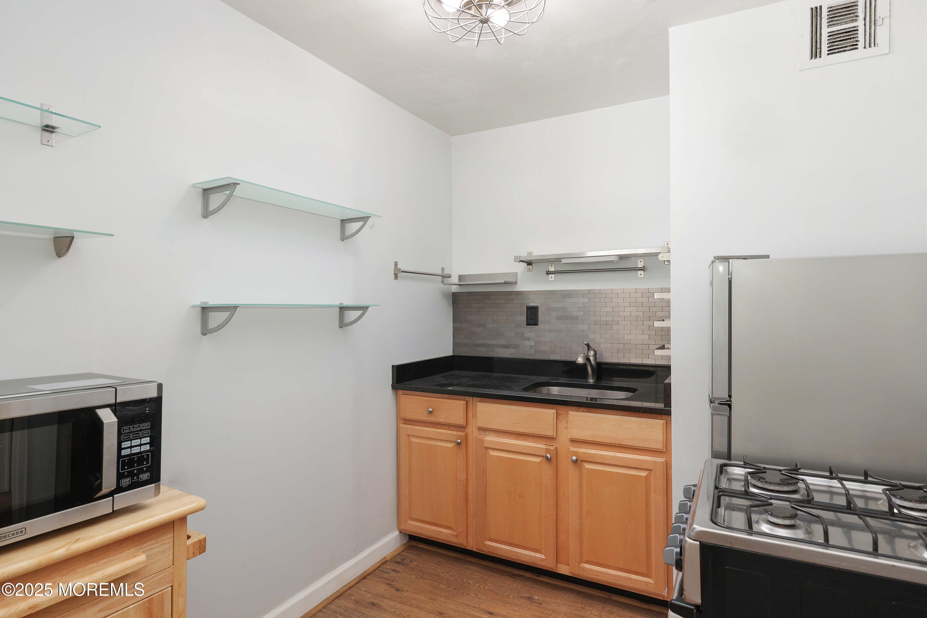 28 Riverside Avenue, Unit 7D Red Bank, NJ 07701 - Photo 16 of 28 758A5483