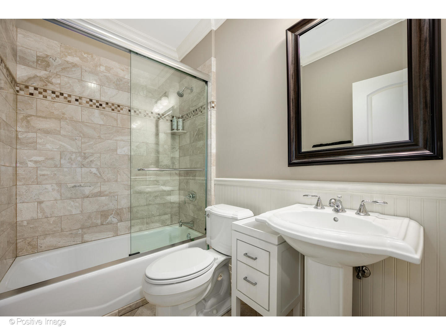 862 West Roscoe Street, Unit 1 Chicago, IL 60657 - Photo 16 of 39