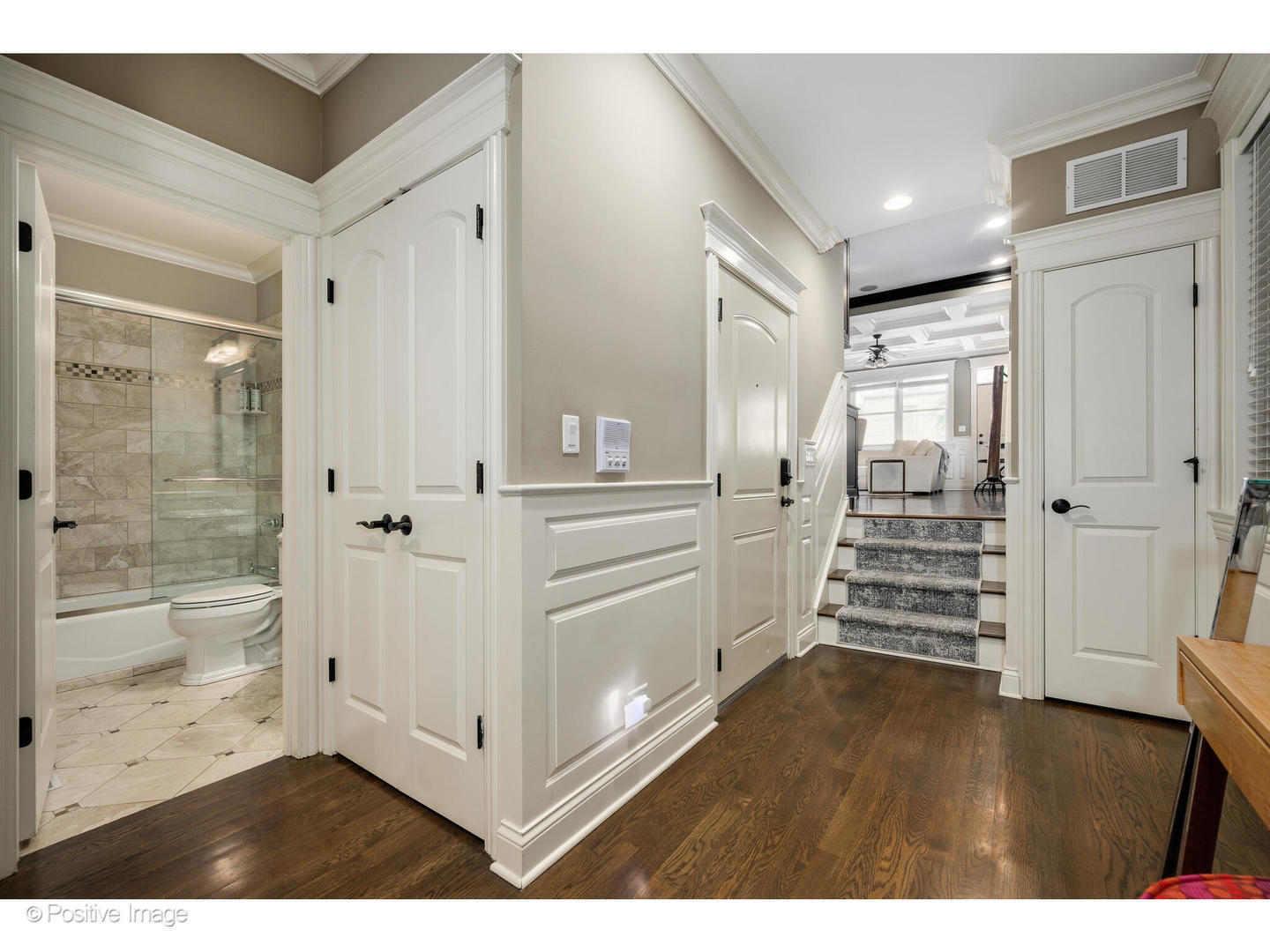 862 West Roscoe Street, Unit 1 Chicago, IL 60657 - Photo 17 of 39