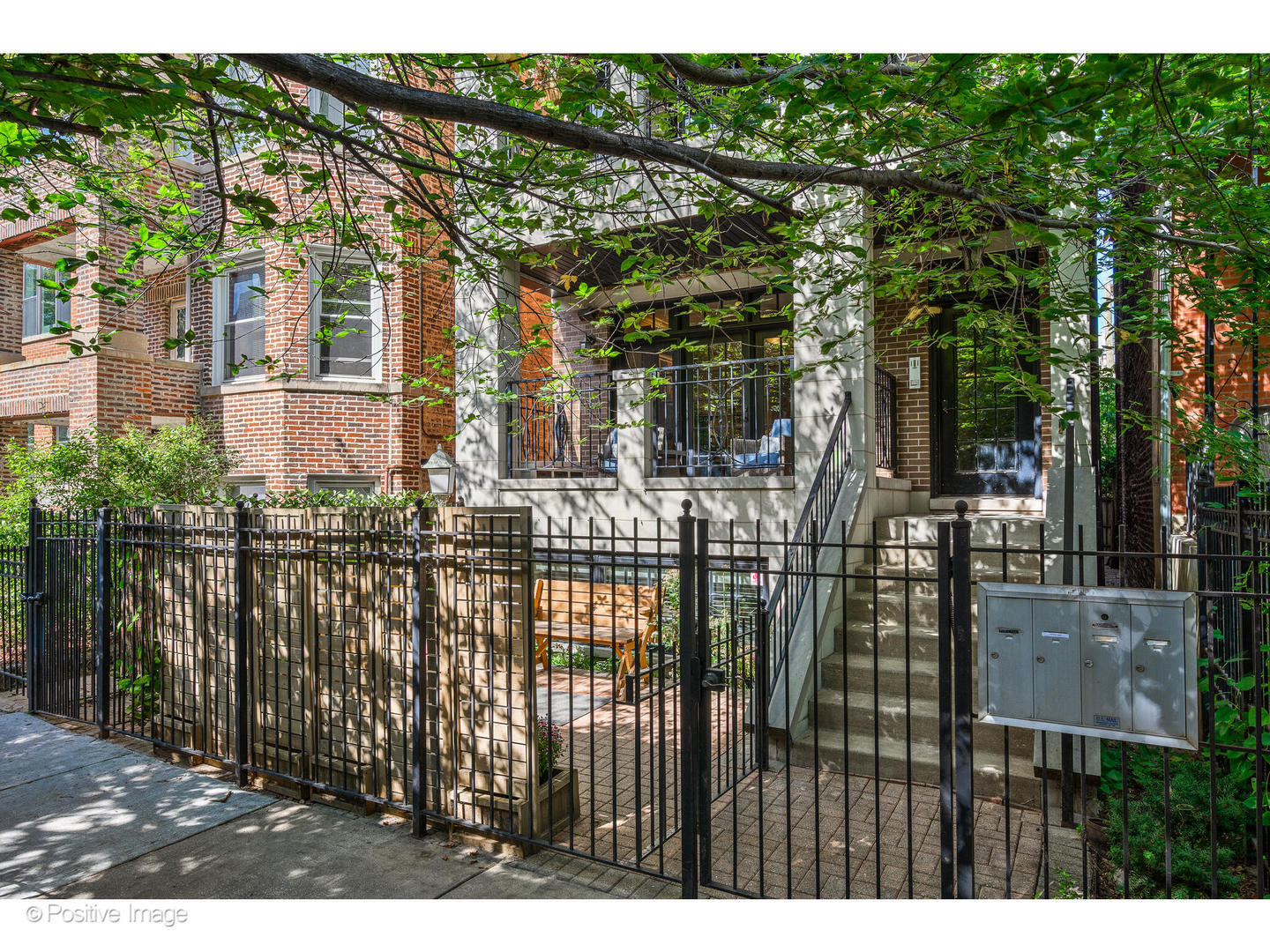 862 West Roscoe Street, Unit 1 Chicago, IL 60657 - Photo 3 of 39