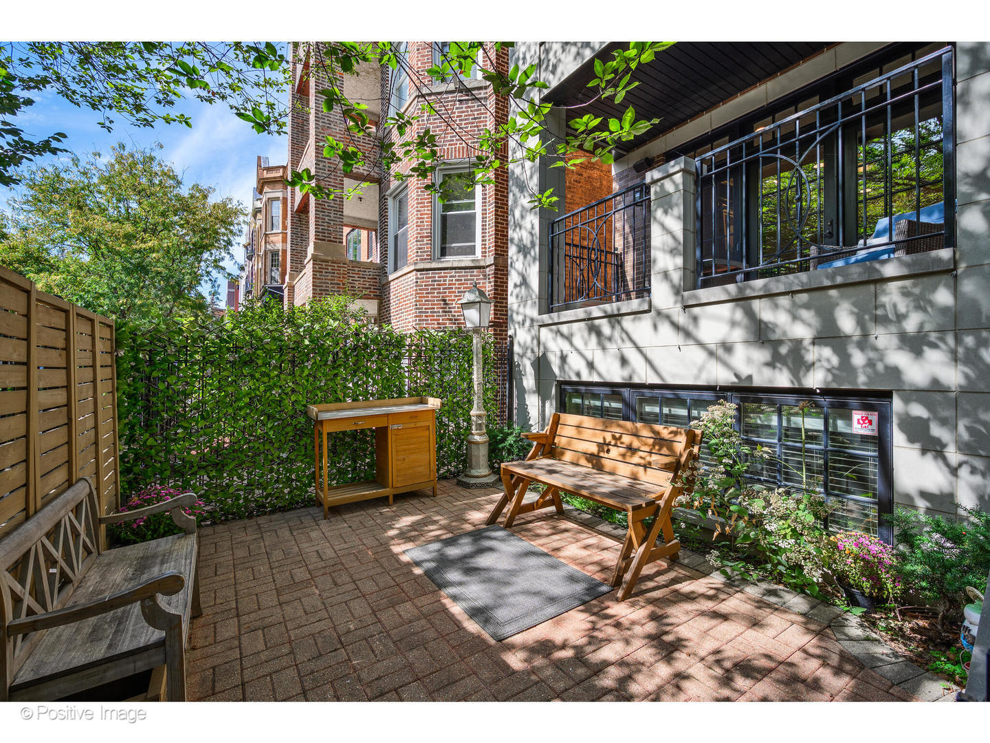 862 West Roscoe Street, Unit 1 Chicago, IL 60657 - Photo 4 of 39