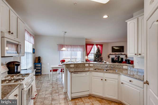 901 McCune Road Baltimore, MD 21220 - Photo 5 of 28 Gourmet kitchen with plenty of countertop space