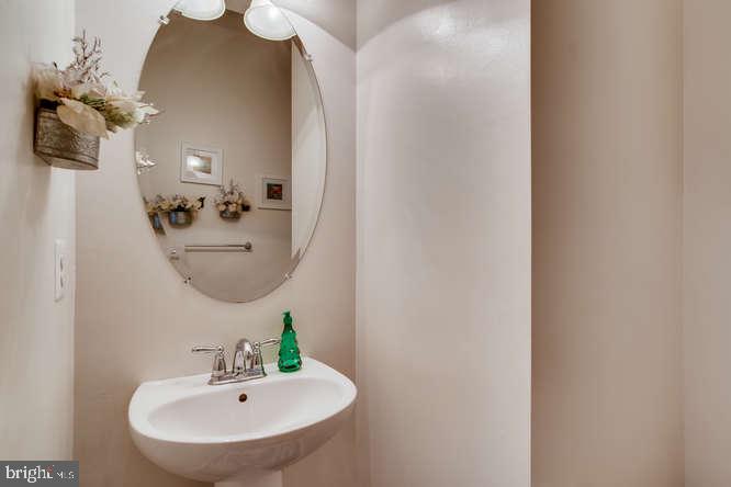 901 McCune Road Baltimore, MD 21220 - Photo 10 of 28 Half bath on main level