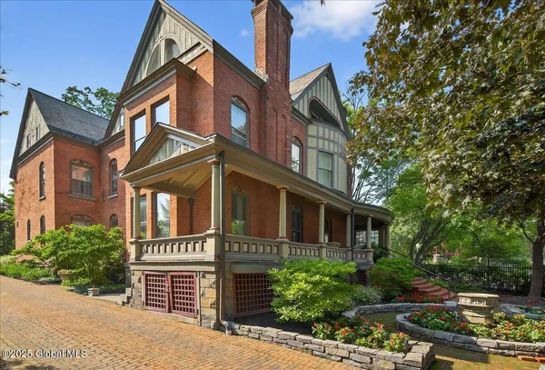 $3,250,000 | 605 North Broadway, Saratoga Springs, NY 12866