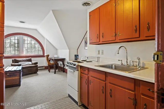 $3,500,000 | 605 North Broadway, Saratoga Springs, NY 12866