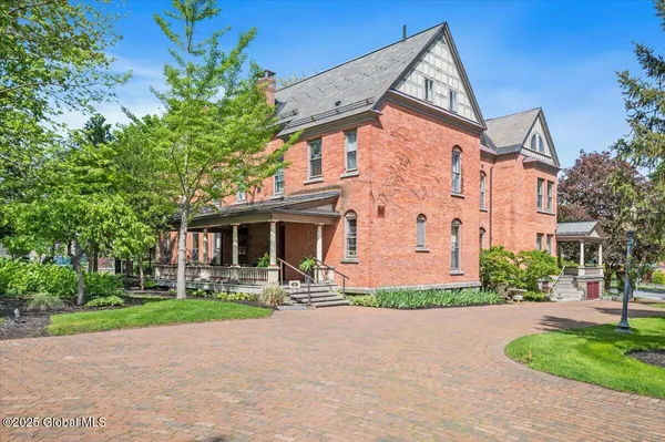 $3,250,000 | 605 North Broadway, Saratoga Springs, NY 12866