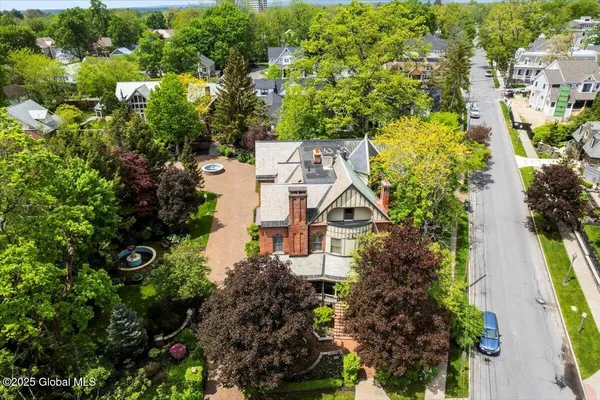 $3,250,000 | 605 North Broadway, Saratoga Springs, NY 12866
