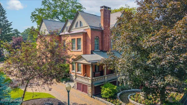 $3,250,000 | 605 North Broadway, Saratoga Springs, NY 12866