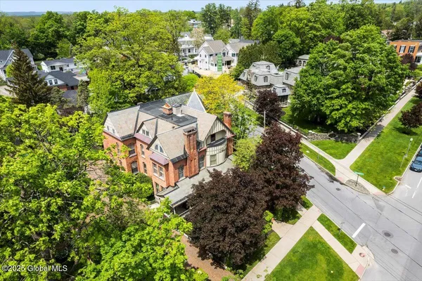 $3,250,000 | 605 North Broadway, Saratoga Springs, NY 12866