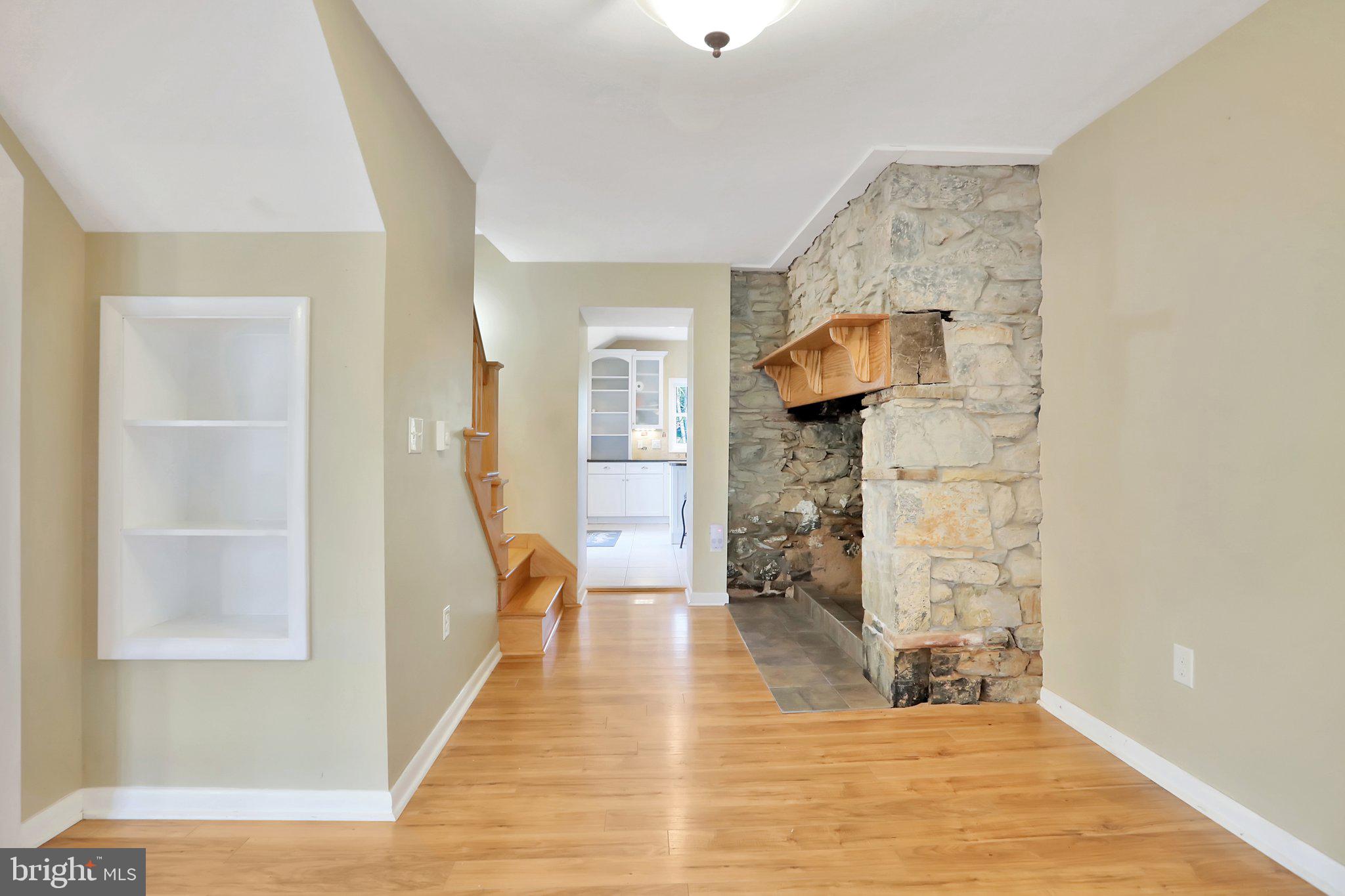 12524 Big Pool Road Clear Spring, MD 21722 - Photo 2 of 41 Front entrance foyer