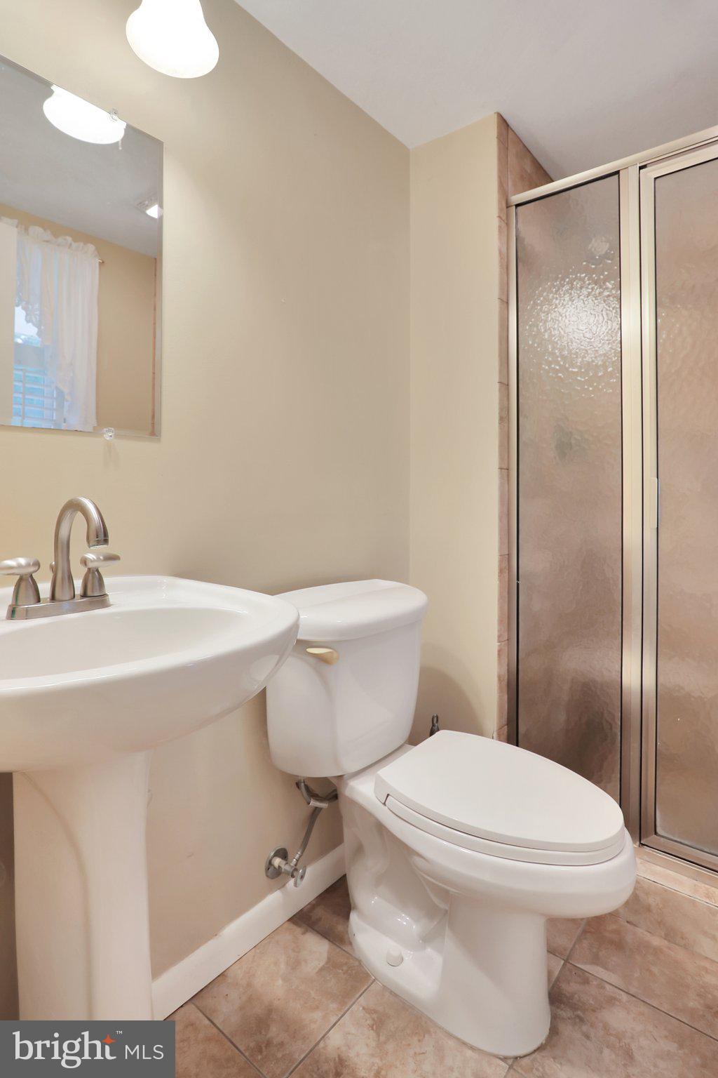 12524 Big Pool Road Clear Spring, MD 21722 - Photo 14 of 41 Main level bath