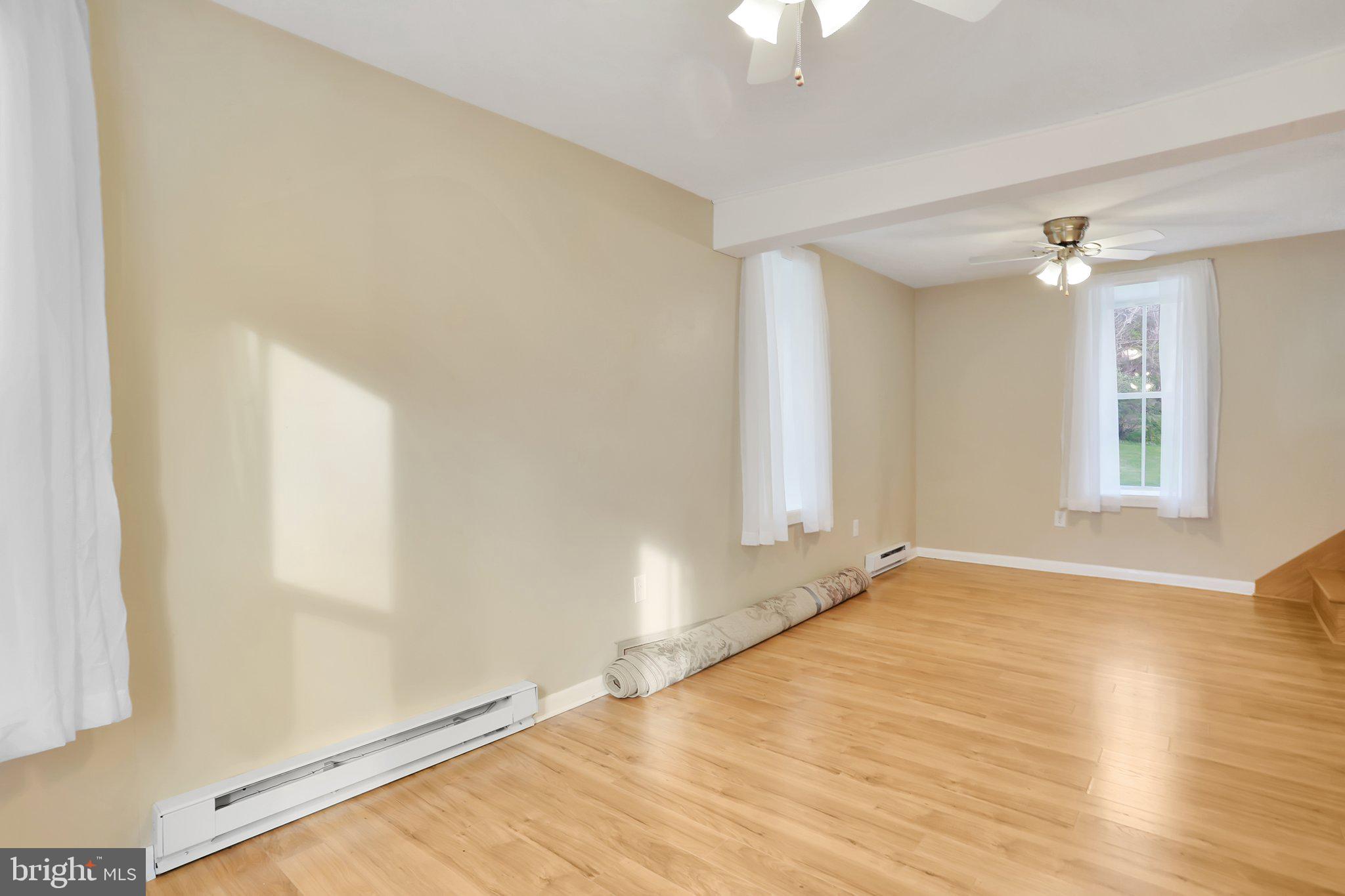 12524 Big Pool Road Clear Spring, MD 21722 - Photo 15 of 41 Living room