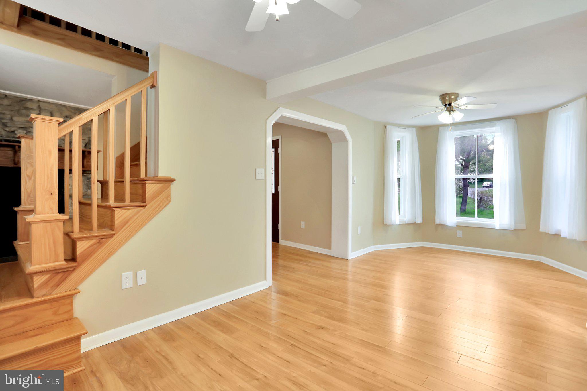 12524 Big Pool Road Clear Spring, MD 21722 - Photo 17 of 41 Living room