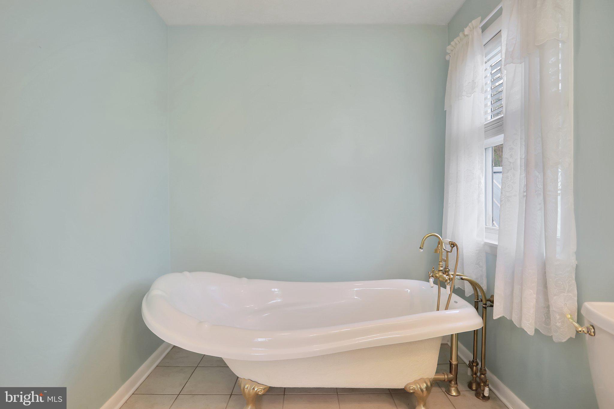 12524 Big Pool Road Clear Spring, MD 21722 - Photo 31 of 41 Master Bath