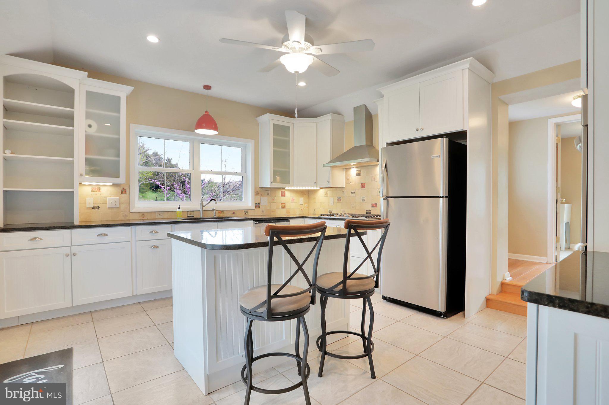 12524 Big Pool Road Clear Spring, MD 21722 - Photo 9 of 41 Kitchen bar