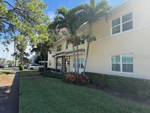 $2,700 | 606 12th Avenue Northeast, Unit 2, St. Petersburg, FL 33701