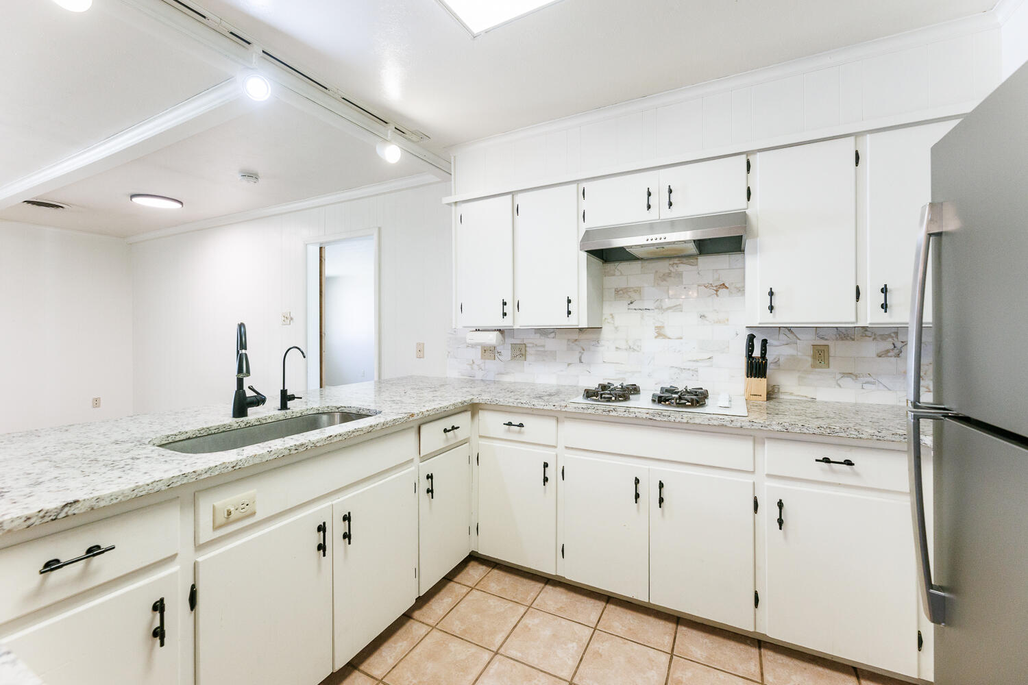 4618 30th Street Lubbock, TX 79410 - Photo 15 of 42 Kitchen