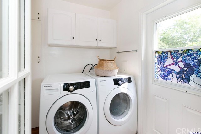 1446 North Harding Avenue Pasadena, CA 91104 - Photo 11 of 26 a utility room with dryer and washer