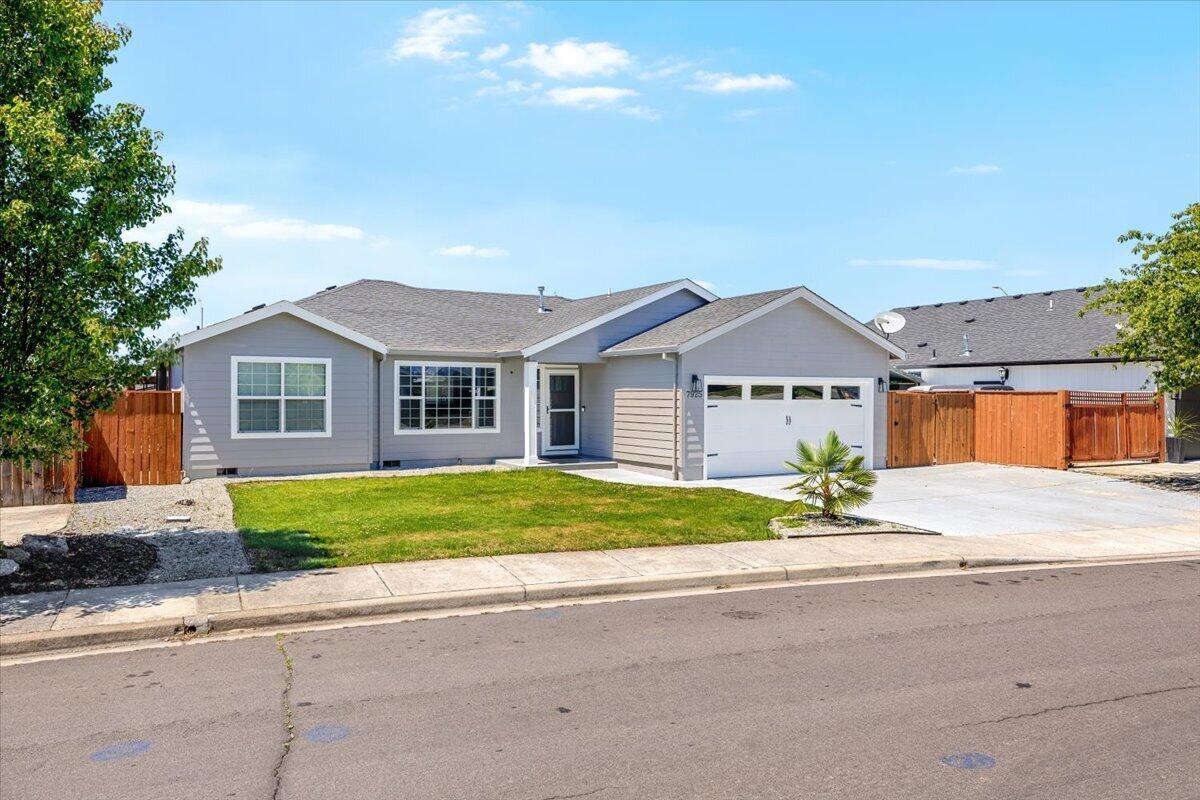 7925 Timberline Road White City, OR 97503 - Photo 2 of 18