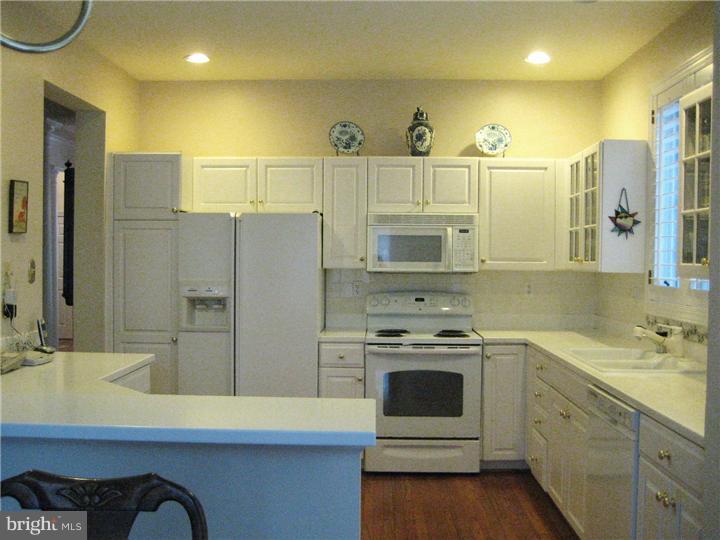 198 3 Rivers Court, Unit 98 Berwyn, PA 19312 - Photo 13 of 21 Kitchen