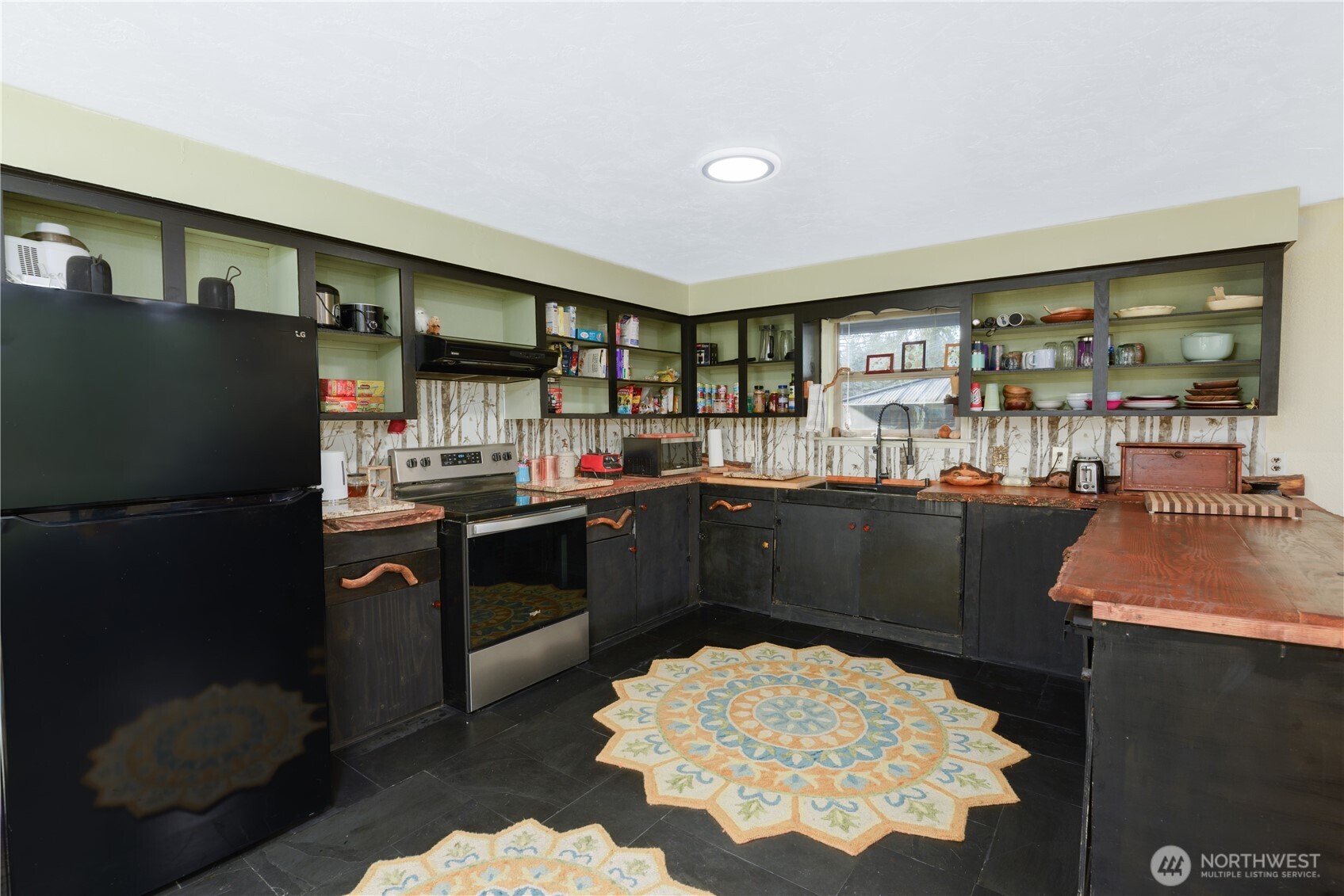 323 Hulse Road Port Angeles, WA 98362 - Photo 11 of 40