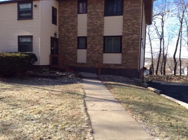 $110,000 | 23 Cherry Hill, Unit 124, Hampton, IL 61256